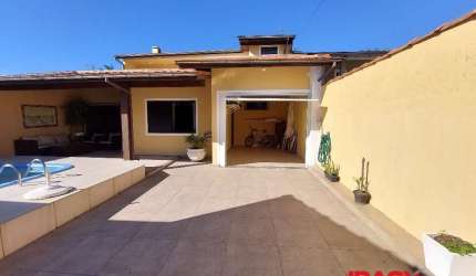 Casa com 3 quartos para alugar na Margarida Linhares, 42, Barra da Lagoa, Florianópolis por R$ 8.000