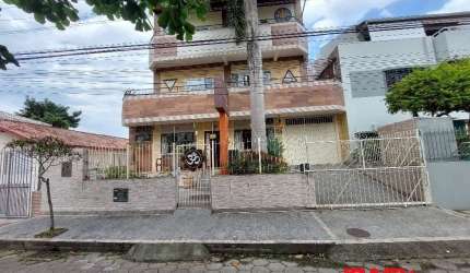 Sala comercial para alugar na R. Profa. Enoé Schutel, 168, Trindade, Florianópolis, 15 m2 por R$ 3.250