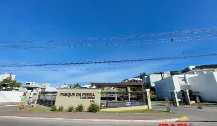 Casa em condomínio fechado com 3 quartos para alugar na Rua João Bernadino da Rosa, 353, Pedra Branca, Palhoça, 206 m2 por R$ 8.500