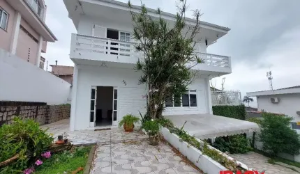 Casa com 4 quartos para alugar na Rua Papa João XXIII, 262, Coqueiros, Florianópolis, 270 m2 por R$ 10.000