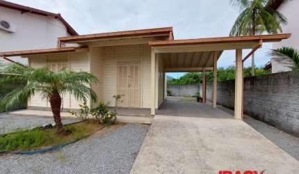 Casa com 3 quartos para alugar na Acioli Nunes dos Santos, 620, Centro, Palhoça por R$ 2.900