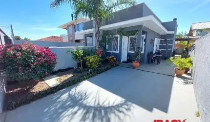 Casa com 2 quartos para alugar na Rua Canoinhas, 178, Barra do Aririú, Palhoça, 55 m2 por R$ 2.500