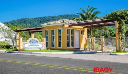 Casa em condomínio fechado com 3 quartos para alugar na Rodovia Baldicero Filomeno, 3633, Ribeirão da Ilha, Florianópolis, 197 m2 por R$ 8.000