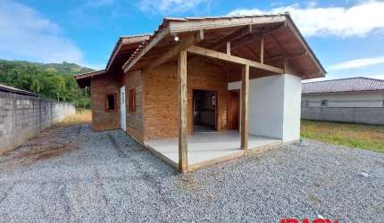 Casa com 2 quartos para alugar na Maria Célia Bittencourt, 00, Vila Santana, Santo Amaro da Imperatriz, 70 m2 por R$ 1.500