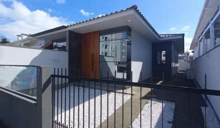 Casa com 3 quartos para alugar na Rua Valdir de Souza Pinheiro, 130, Nova Palhoça, Palhoça, 68 m2 por R$ 3.300