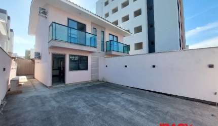 Casa com 2 quartos para alugar na Rua Janete Marilda de Souza, 160, Nova Palhoça, Palhoça, 64 m2 por R$ 3.400