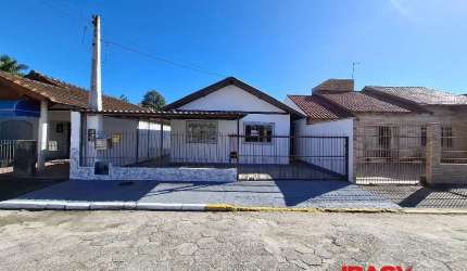 Casa com 2 quartos para alugar na Rua Prefeito Cantídio Veríssimo, 266, Universitários, Biguaçu, 53 m2 por R$ 3.000