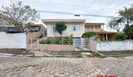 Casa com 3 quartos para alugar na Rua Maria Claudino da Cruz, 816, Capoeiras, Florianópolis, 102 m2 por R$ 3.800