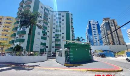 Apartamento com 2 quartos para alugar na Rua Joci José Martins, 501, Pagani, Palhoça, 56 m2 por R$ 2.100