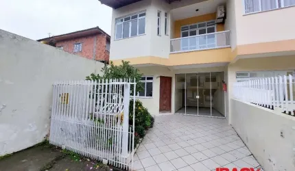 Casa com 3 quartos para alugar na Rua Domingos Pedro Hermes, 673, Jardim Cidade de Florianópolis, São José, 104 m2 por R$ 2.850