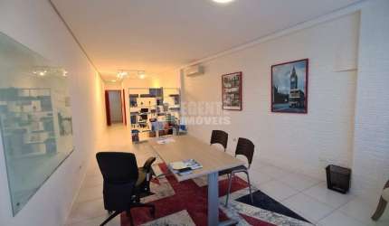 Sala comercial à venda no bairro Córrego Grande em Florianópolis.