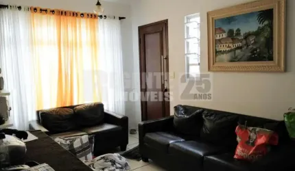 Casa com edícula totalmente averbada no Saco dos Limões