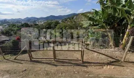Terreno com 587,02m² à venda no bairro Pantanal em Florianópolis.