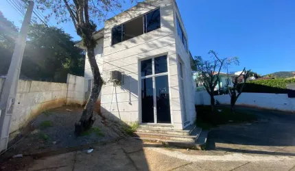 Prédio comercial 550m² no Córrego Grande