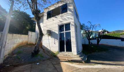 Prédio comercial 550m² no Córrego Grande