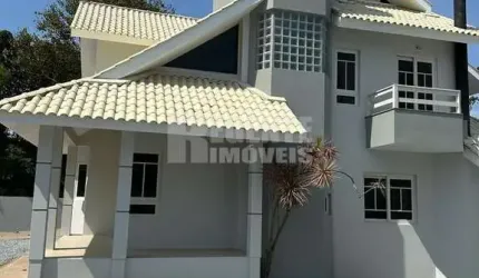 Excelente casa à venda no bairro Pedra Branca em Palhoça
