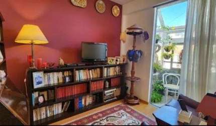 Cobertura triplex com 4 dormitórios à venda no bairro Itacorubi em Florianópolis.
