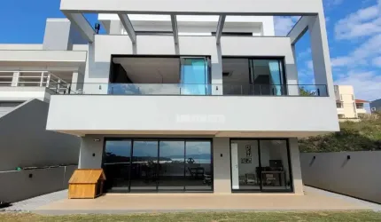 Casa alto padrão com 3 suites no bairro João Paulo Florianópolis