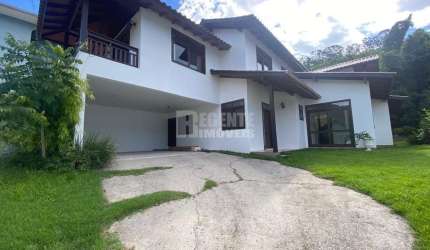Ótima casa com 4 dormitórios para alugar no bairro Córrego Grande!