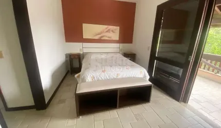 Ótima casa para locação com 5 dormitórios no bairro Pantanal!