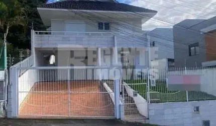 Ótima casa com 4 dormitórios no bairro Córrego Grande!