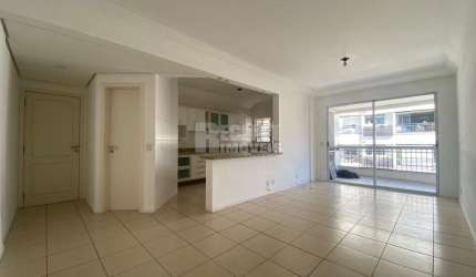 Ótimo apartamento de 3 dormitórios no bairro Coqueiros!
