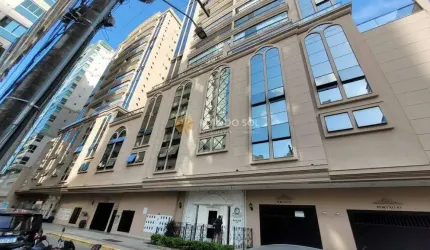 Fontana di Trevi apartamento com 3 suítes e 2 vagas na Meia Praia