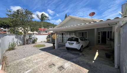 Casa 3 quartos a poucos metros do mar em Perequê Porto Belo