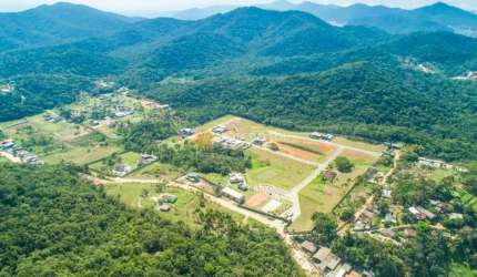 Gralha Azul Lote em Condomínio Fechado com Infraestrutura Completa em Camboriú