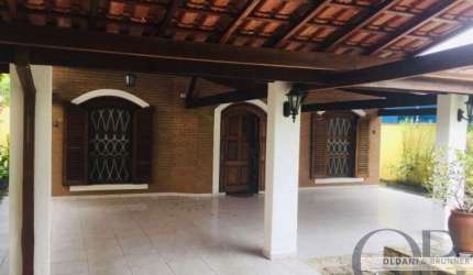 CASA TÉRREA NO PARQUE VIVAMAR COM 3 DORMITÓRIOS E PISCINA.