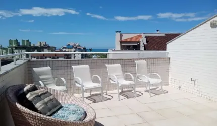 COBERTURA COM TOTAL DE 140M² NA PRAIA GRANDE.