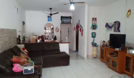 CASA COM 3 DORMITÓRIOS MAIS EDÍCULA NO CENTRO.