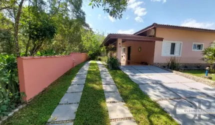 CASA DE ALTO PADRÃO DENTRO DE CONDOMINIO COM 3 DORMITÓRIOS.
