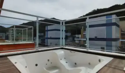 COBERTURA MOBILIADA COM 4 DORMITÓRIOS NA PRAIA GRANDE.