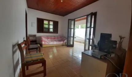 CASA TÉRREA COM 3 DORMITÓRIOS NA ENSEADA.