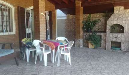 CASA COM EDÍCULA APENAS 200 METROS DA ORLA DO PEREQUE