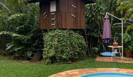 CASA COM 5 DORMITÓRIOS E JACUZZI NO PEREQUE-MIRIM