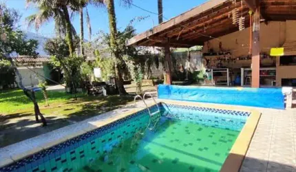 CASA COM 2 DORMITÓRIOS NO JARDIM CAROLINA.