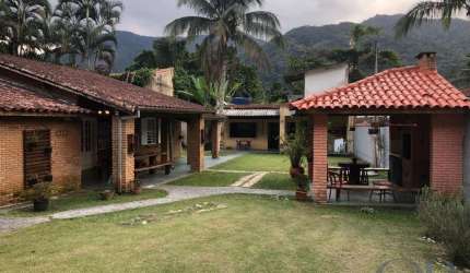 CASA TÉRREA COM 3 DORMITÓRIOS MAIS EDÍCULA NO SACO DA RIBEIRA.