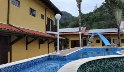 EXCELENTE SOBRADO COM 9 DORMITÓRIOS SENDO 7 SUÍTES NA ENSEADA.