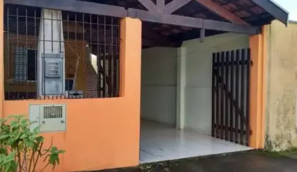 CASA COM 2 DORMITÓRIOS NO PEREQUE-AÇÚ.