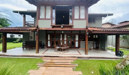 SOBRADO COM 4 DORMITÓRIOS DENTRO DE CONDOMINIO.