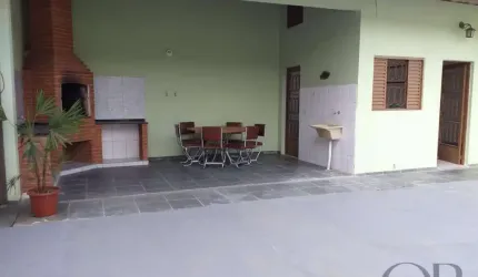 CASA TÉRREA COM 3 DORMITÓRIOS MAIS EDÍCULA NO BAIRRO MATO DENTRO.
