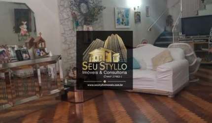 SOBRADO À VENDA COM ÓTIMA LOCALIZAÇÃO !