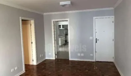 Apartamento reformado e vago.