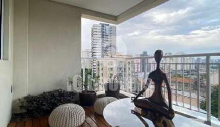 Apartamento a venda na Barra Funda, 81 metros, 1 suíte, 1 vaga.
