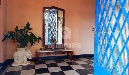 Casa ensolarada em rua tranquila do Pacaembu
