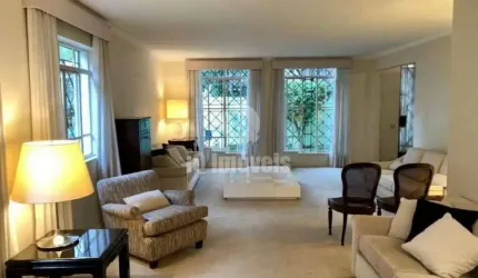 Casa de 306m² no Pacaembú,  5 dormitórios, 1 suíte,  5 vagas próxima ao Metrô