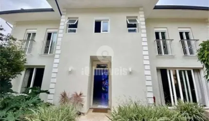 Casa de 495m², 5 suítes, 4 vagas em rua super tranquila do Pacaembú