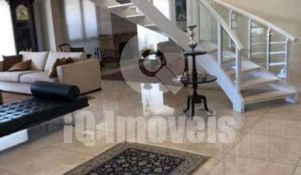 Cobertura duplex com vista para o Pacaembu e 6 vagas de garagem